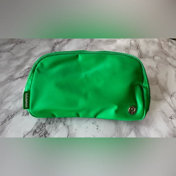Lululemon Green Everywhere Belt Bag 1L  Fanny Pack NWT - Picture 1 of 8